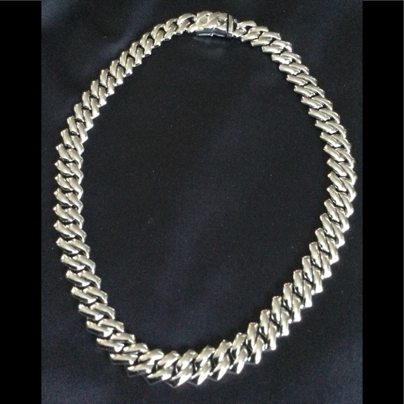 Jewelry - Costume sliver chain